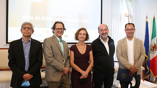 Oscar Vasquez, Mexico City Ministry of Environment; Michael McNeil, Berkeley Lab; Adriana Lobo, WRI Mexico; Odon de Buen, National Commission for the Efficient Use of Energy and Luis Gutierrez, National Autonomous University of Mexico, stand in front of a screen and flags.
