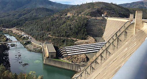 Shasta Dam with trees and mountains surrounding