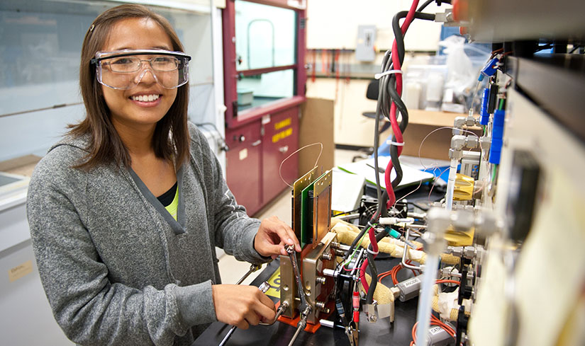 An undergraduate student completes work in an NREL for her internship.