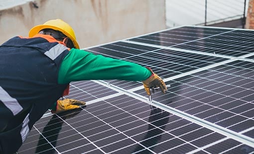 pexels-los-muertos-crew-8853502 Photo of a person installing rooftop solar on a house.