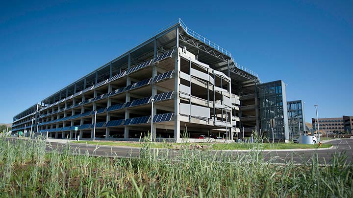 facilities-parking-21633-tn Outside view of NREL's multi-level parking garage.