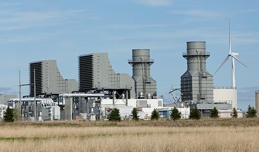 A natural gas plant collocated with a wind turbine