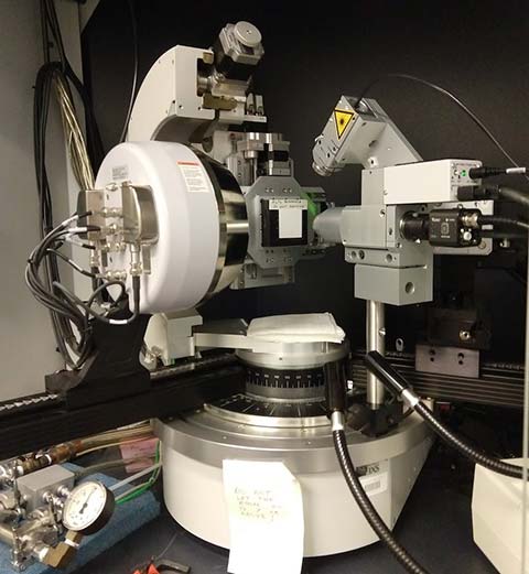 src-bruker-d8-discover-xrd Photo of Bruker D8 Discover XRD instrument