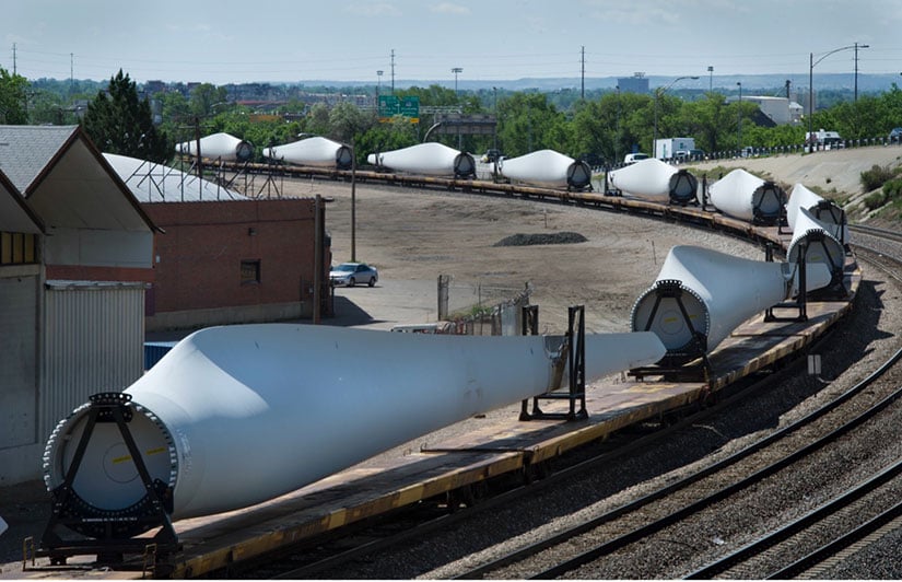 202406-newsletter-wind-turbine-blades-train Multiple wind turbine blades transported on a train