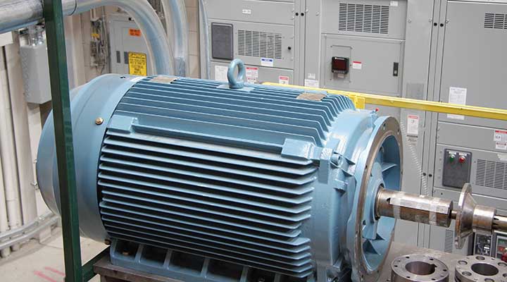 drivetrain-research-capabilities-225-kw-dynamometer A photo of a 225-kW dynamometer in a testing room.