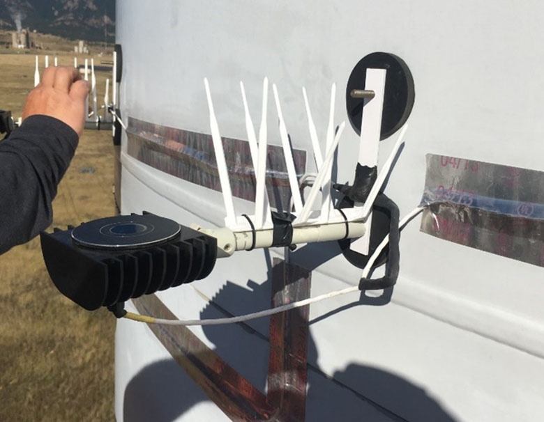 uv-light-bats-turbine-bethany-straw-nrel-rightfloat A device with antennae attached to a wind turbine tower