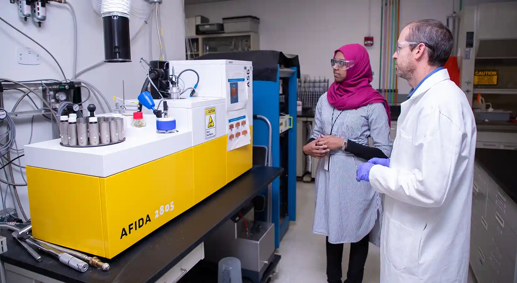 70458-bdy Researchers perform fuel analyses in a lab