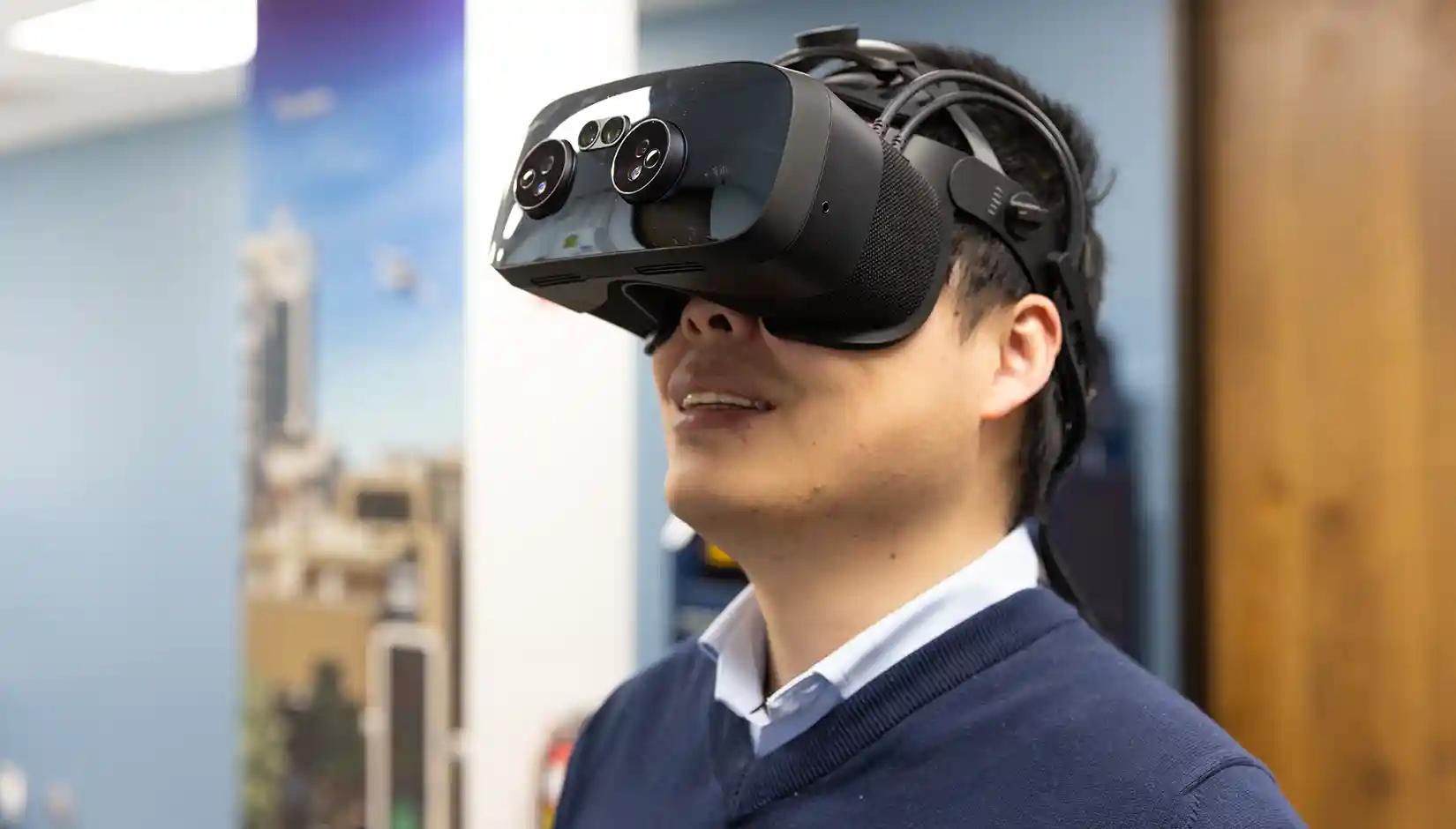 87629-bdy Researcher uses a virtual reality headset to explore vehicle movement