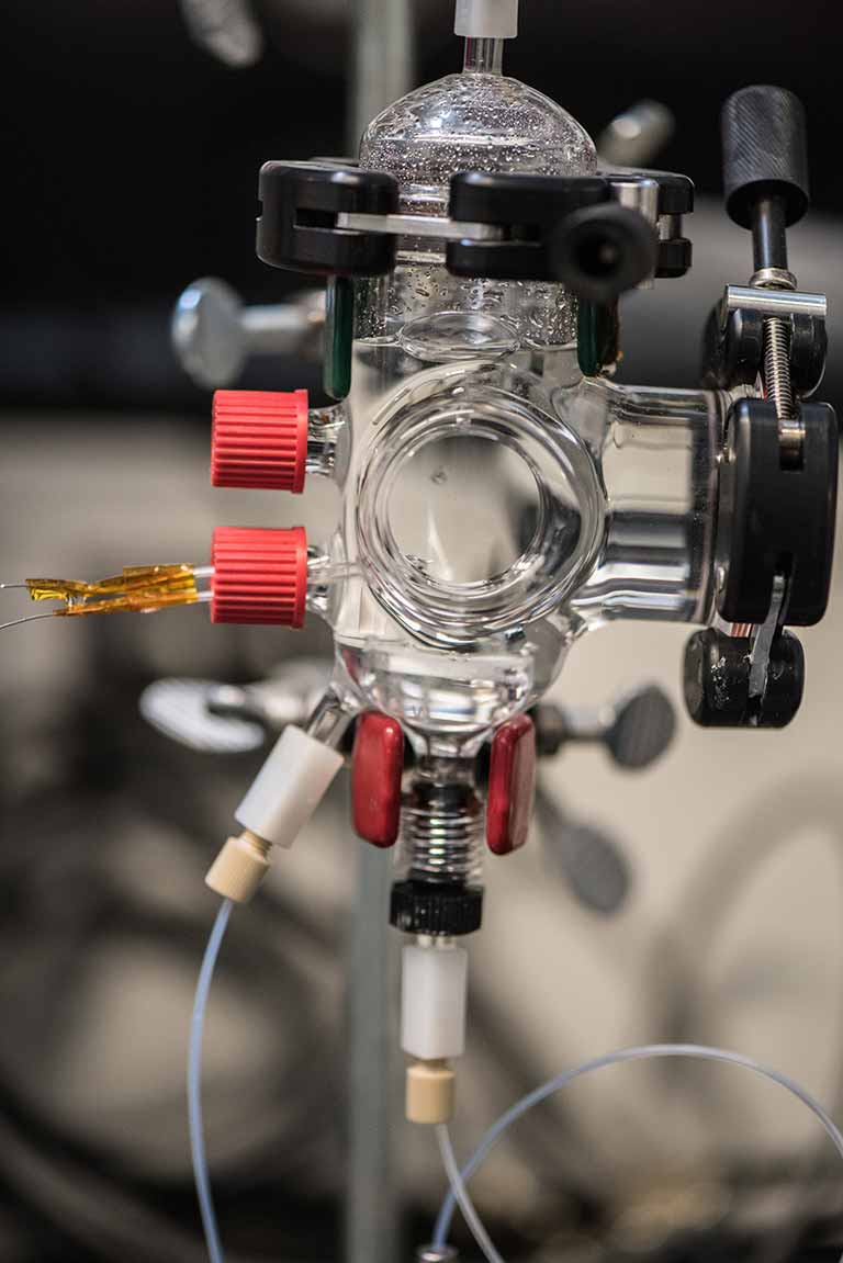 Photo shows a photoelectrochemical setup to split water into hydrogen and oxygen.