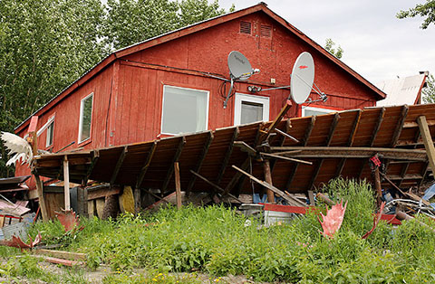 A house that is partially destroyed and falling down