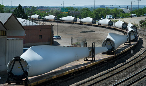 News Release: NREL Pinpoints Method for Moving Larger Wind Turbine Blades Across Country