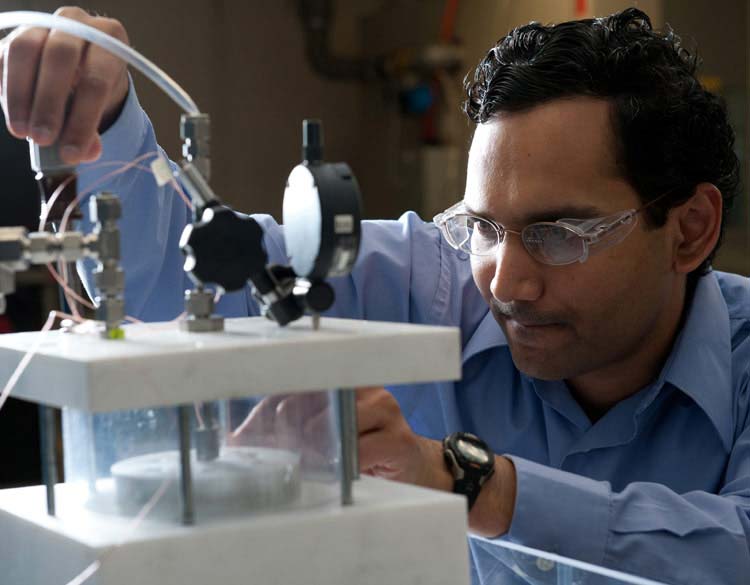 Sreekant Narumanchi First NREL Researcher to Win an ASME K-16/EPPD Clock Award