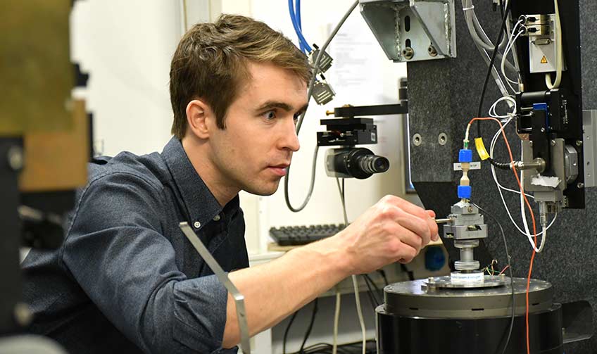 Donal Finegan sets up the synchrotron at ESRF for imaging. 