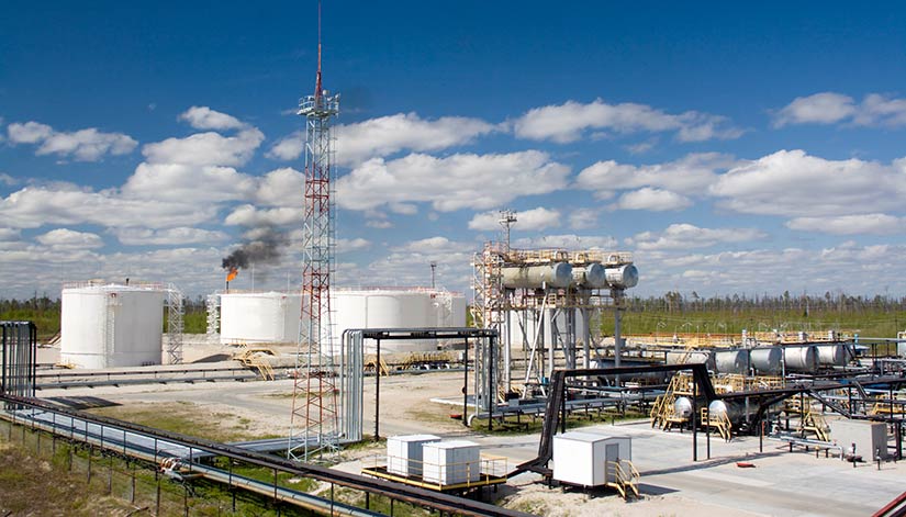 Photo of an oil and gas refinery with a gas flare shown. During oil and gas operations, methane can be emitted into the air. How much exactly is emitted has been debated, but this JISEA study developed a better way to measure emission during oil and gas production.