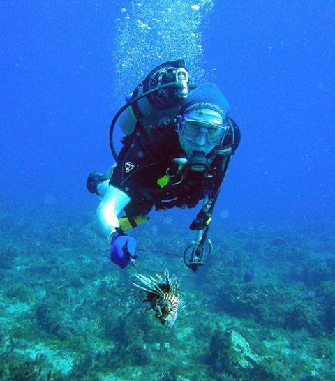 Matt Keyser spears a lionfish while scuba diving.