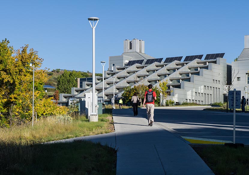 photo-procurement-27749 A photo of employees walking to NREL's Solar Energy Research Facility.